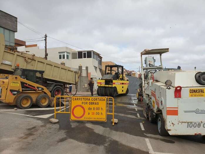 Los trabajos de reasfaltado ya han comenzado en Playa del Hombre (Foto TA)